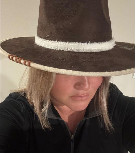 "Calista" - a 2-tone Rancher, tear drop style